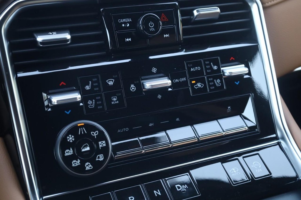 Nissan Armada Vehicle Image 16