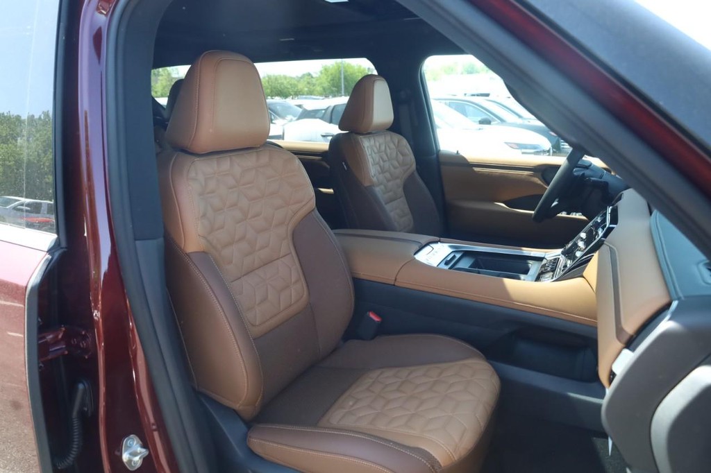 Nissan Armada Vehicle Image 19