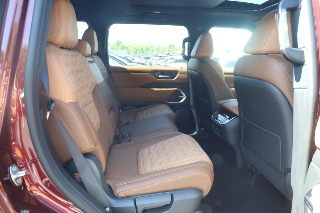 Nissan Armada Vehicle Image 20