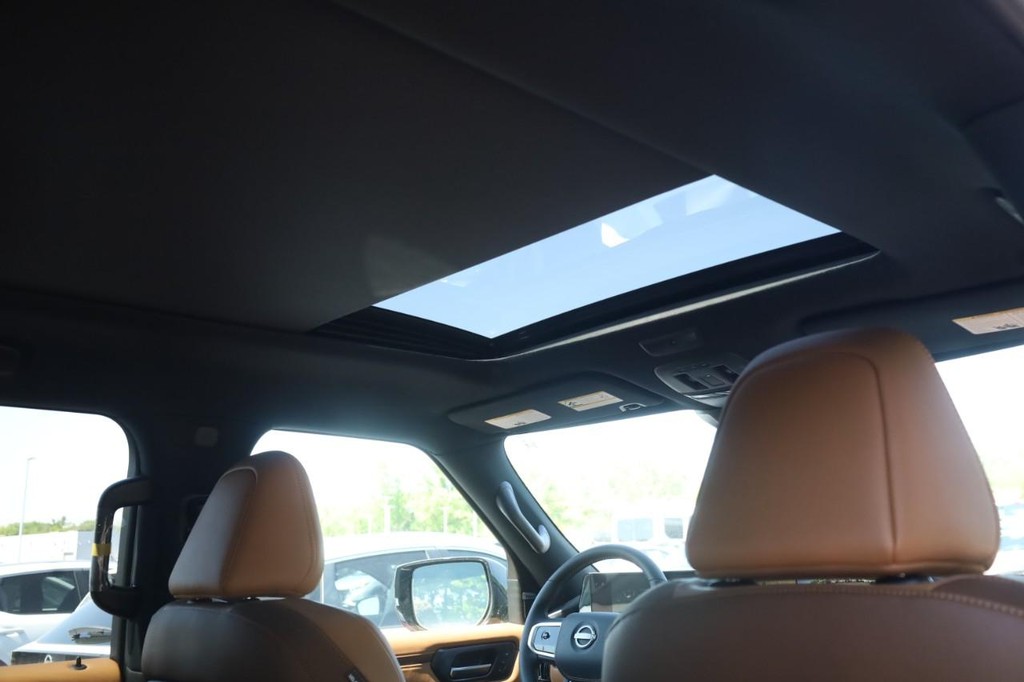 Nissan Armada Vehicle Image 21