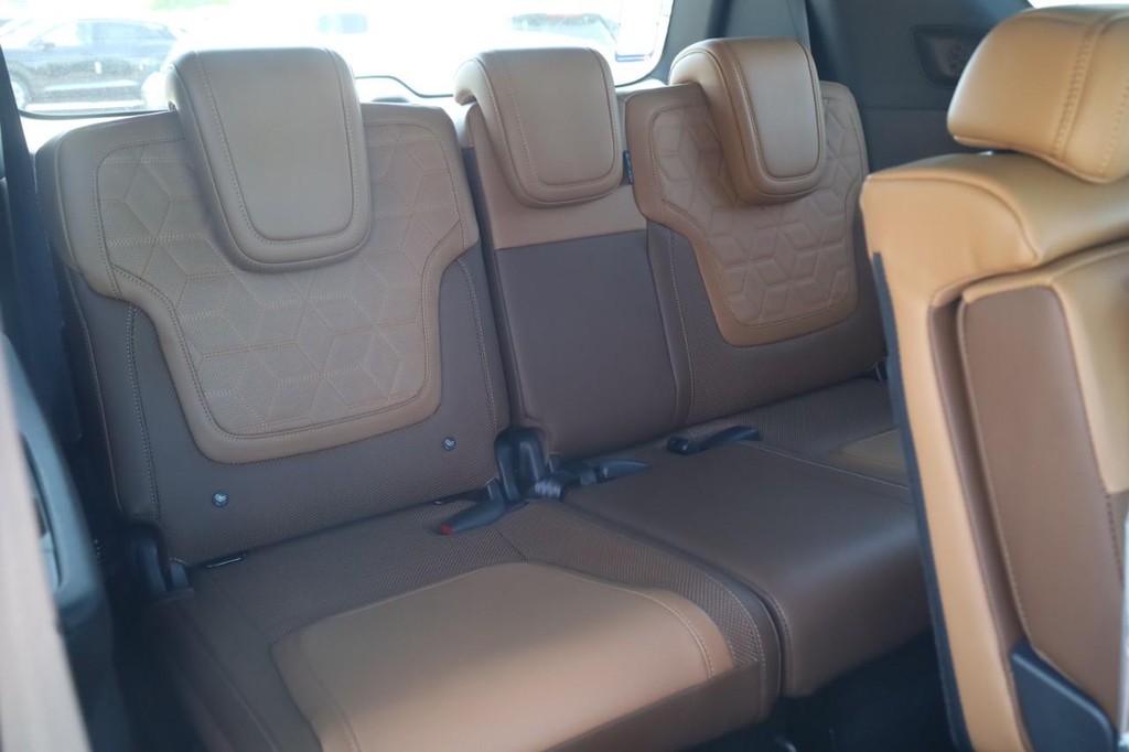 Nissan Armada Vehicle Image 22