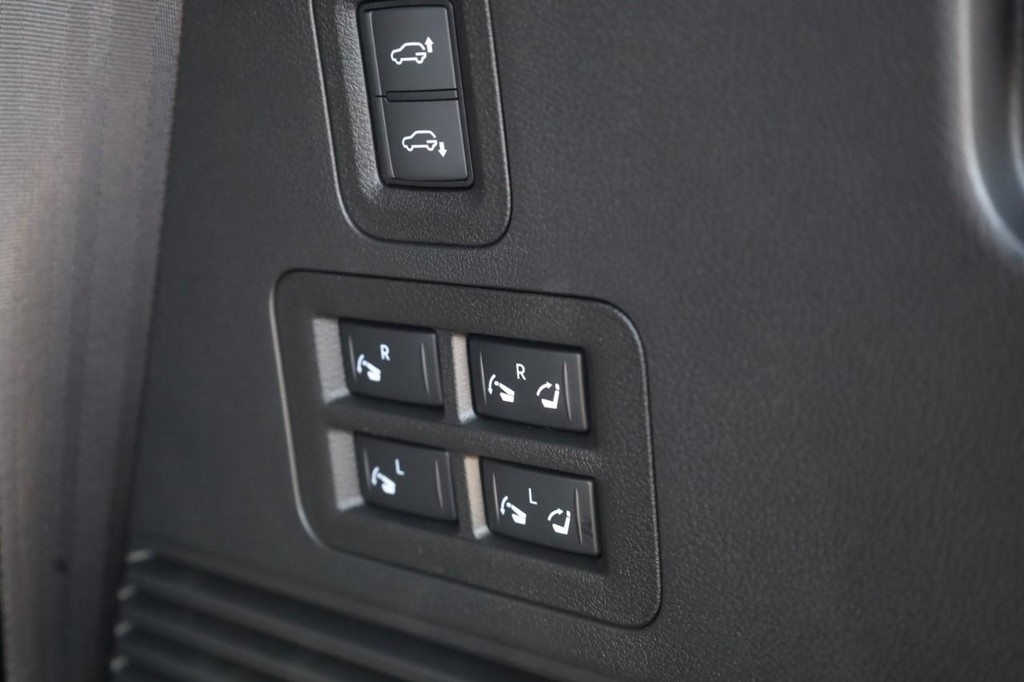 Nissan Armada Vehicle Image 25