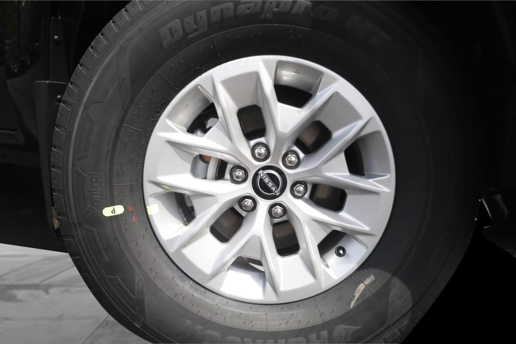 Nissan Frontier Vehicle Image 03