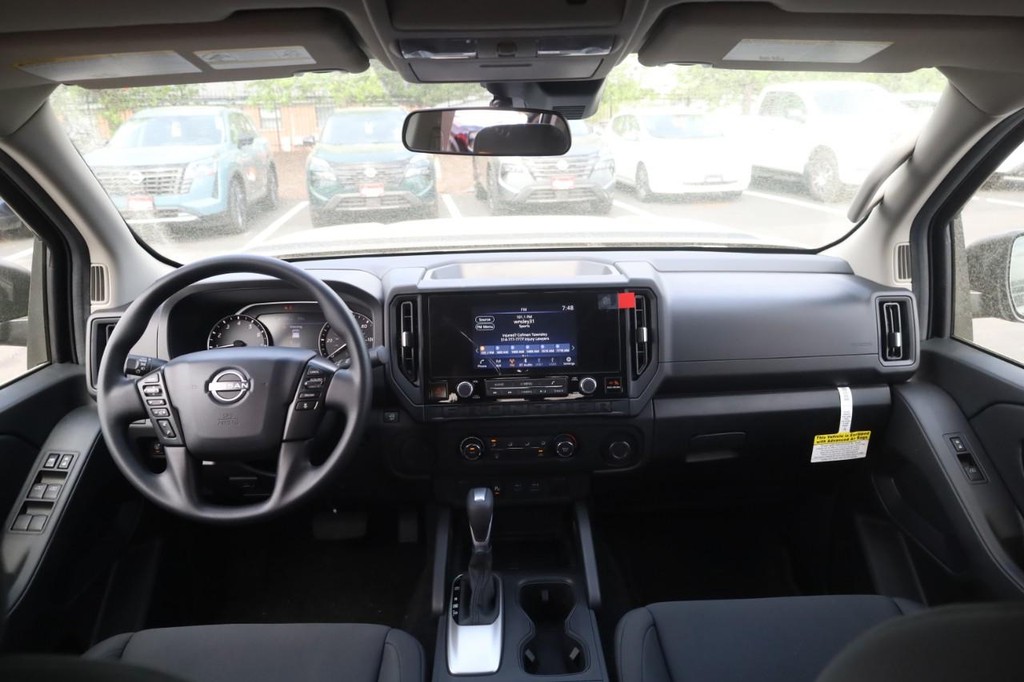 Nissan Frontier Vehicle Image 07