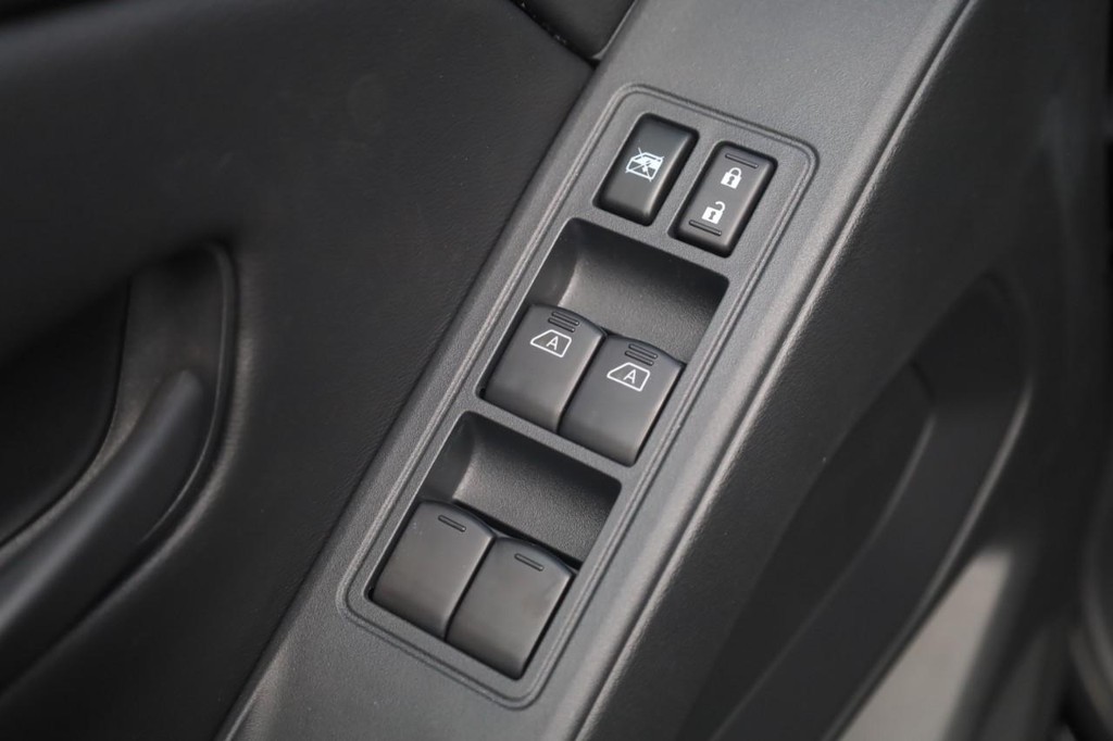 Nissan Frontier Vehicle Image 11