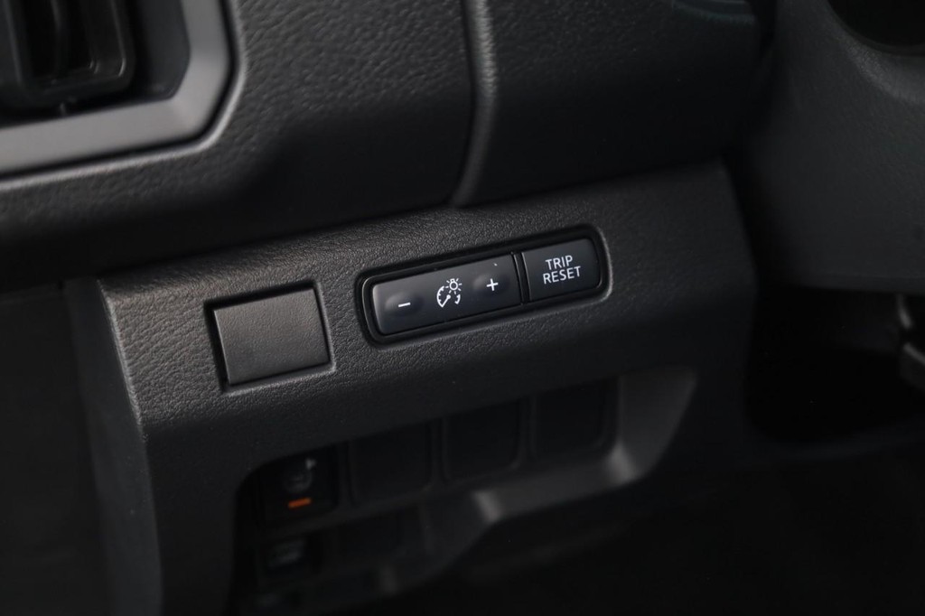 Nissan Frontier Vehicle Image 12