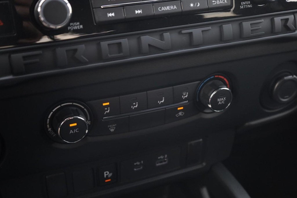 Nissan Frontier Vehicle Image 16