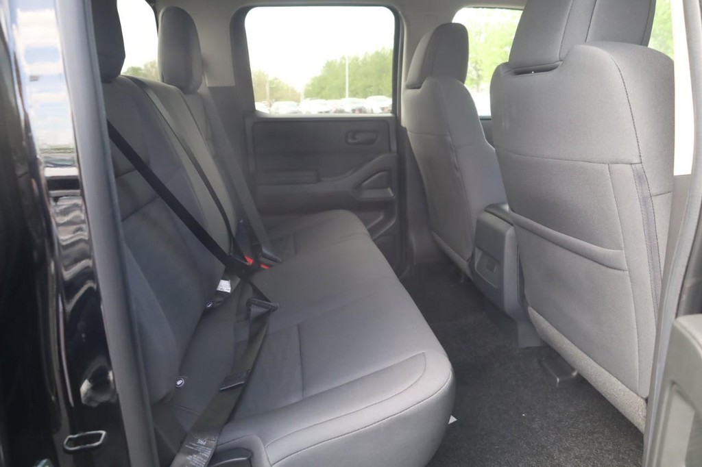 Nissan Frontier Vehicle Image 21