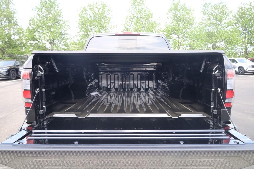 Nissan Frontier Vehicle Image 22
