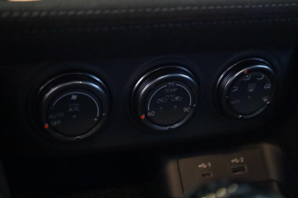 Nissan Z Vehicle Image 13