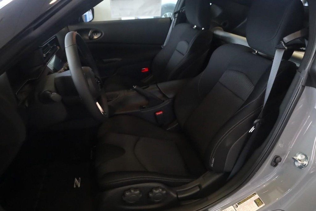 Nissan Z Vehicle Image 18
