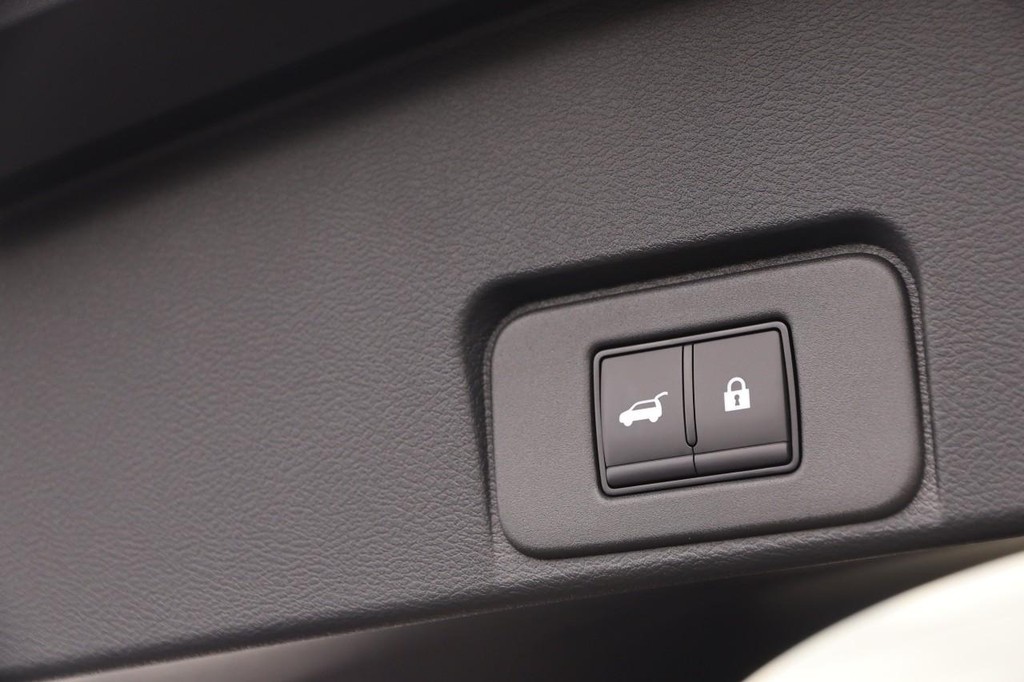 Nissan Rogue Vehicle Image 08
