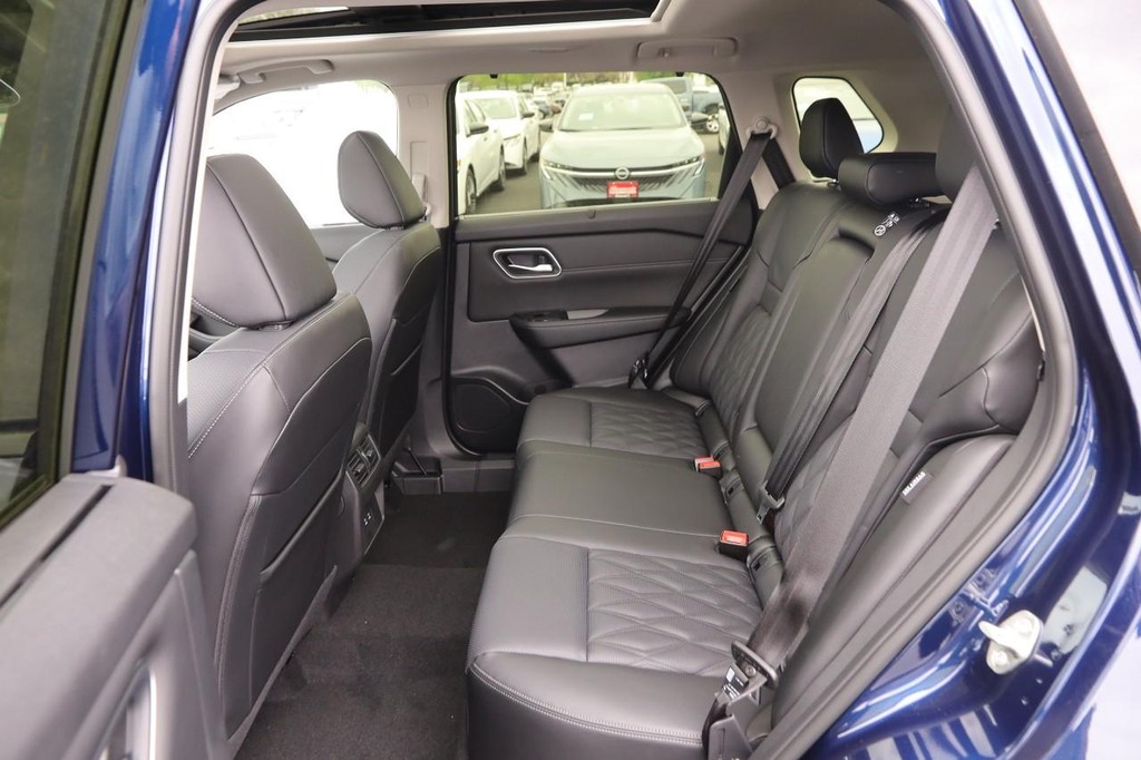 Nissan Rogue Vehicle Image 11