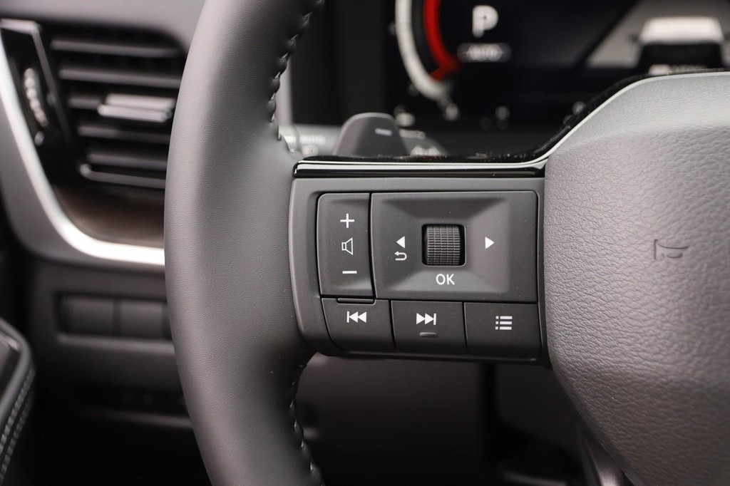 Nissan Rogue Vehicle Image 13