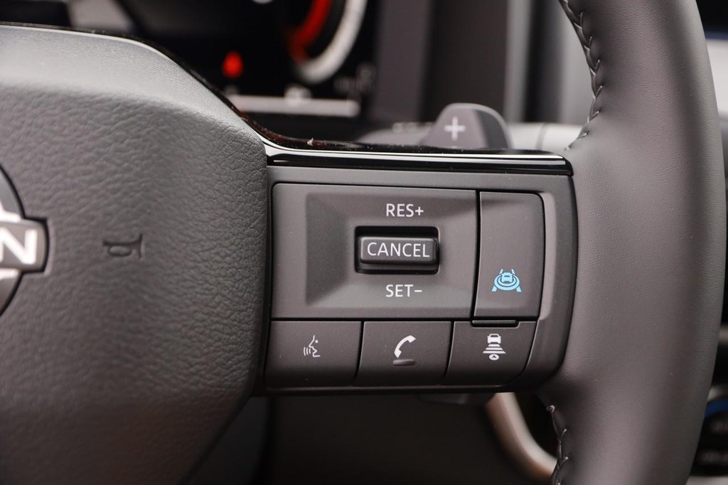 Nissan Rogue Vehicle Image 14