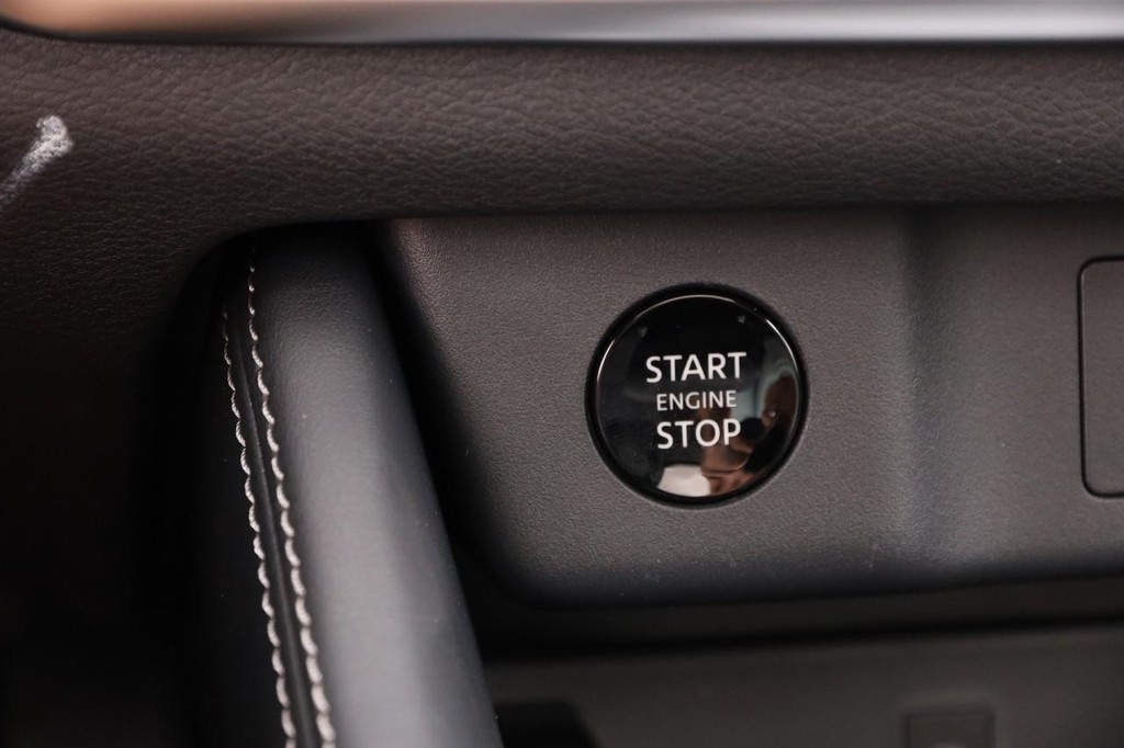 Nissan Rogue Vehicle Image 16