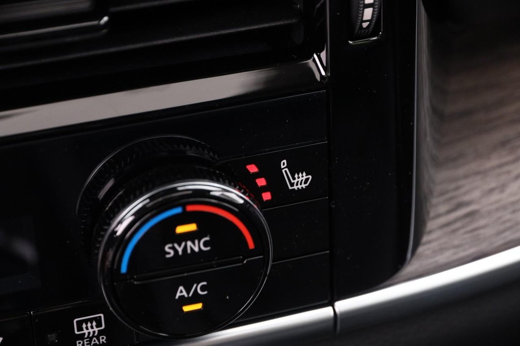Nissan Rogue Vehicle Image 21