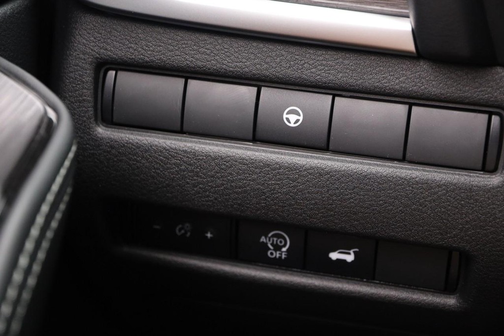 Nissan Rogue Vehicle Image 23