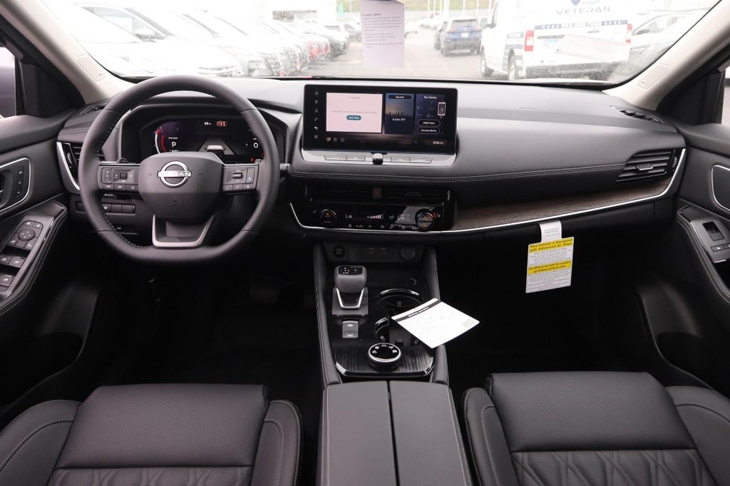 Nissan Rogue Vehicle Image 24