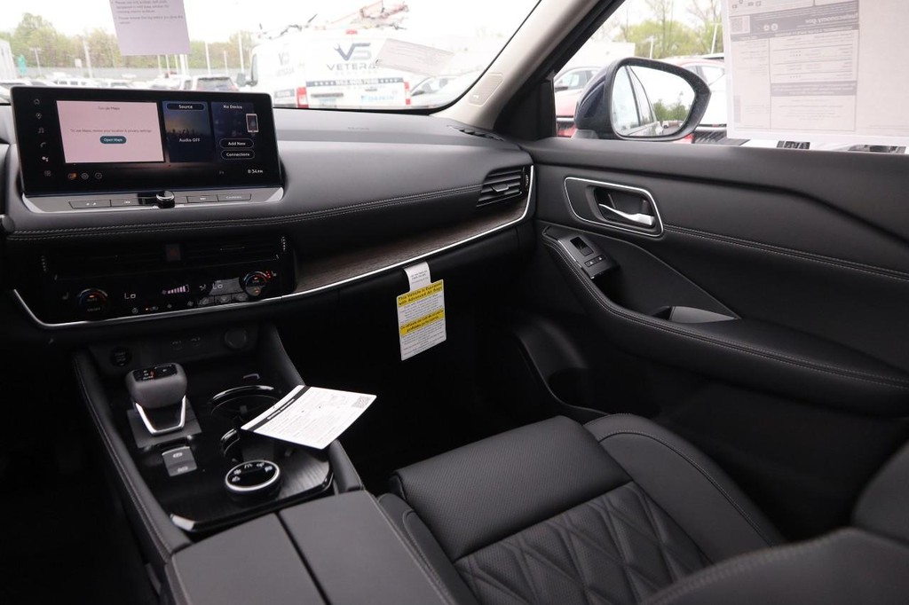 Nissan Rogue Vehicle Image 28