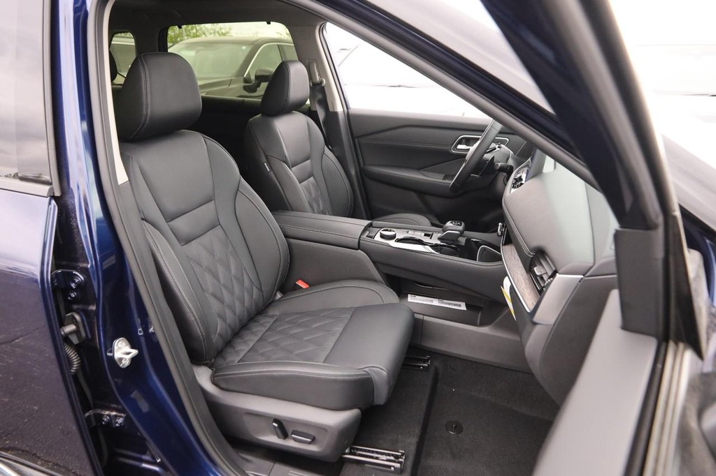 Nissan Rogue Vehicle Image 29