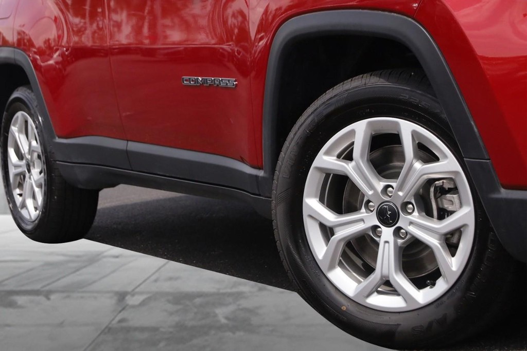 Jeep Compass Vehicle Image 03