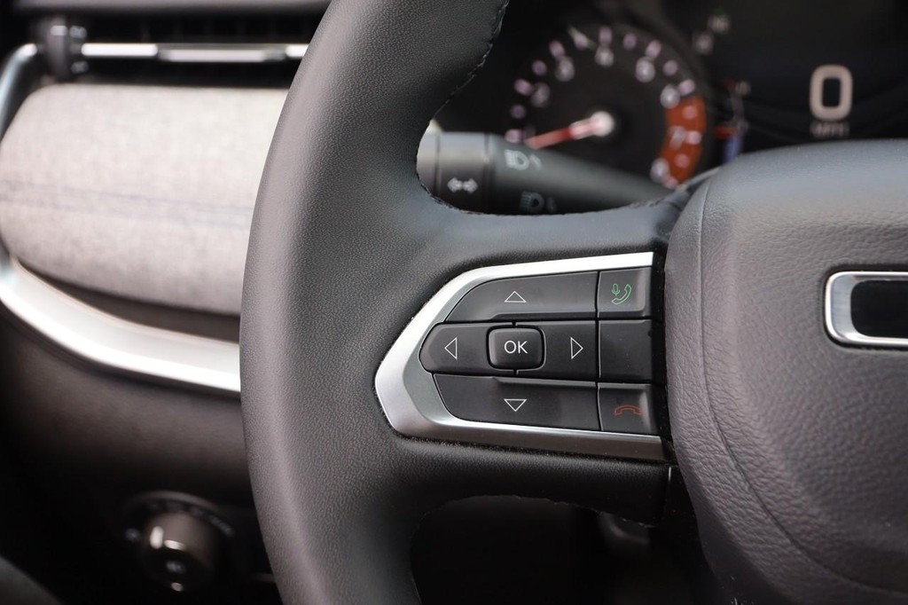 Jeep Compass Vehicle Image 12