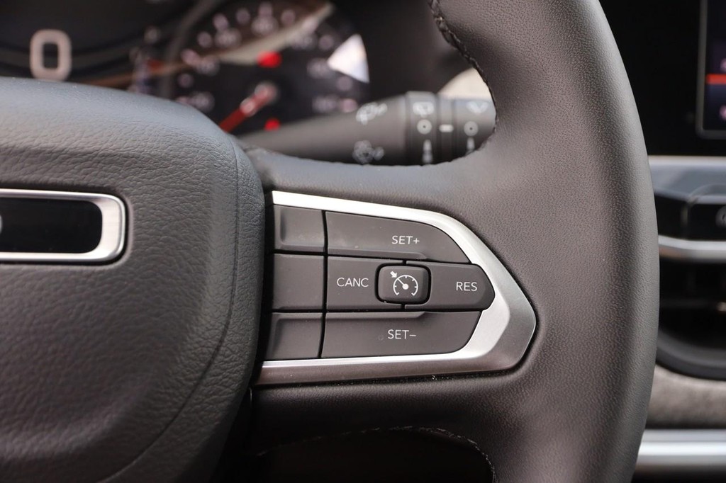 Jeep Compass Vehicle Image 13