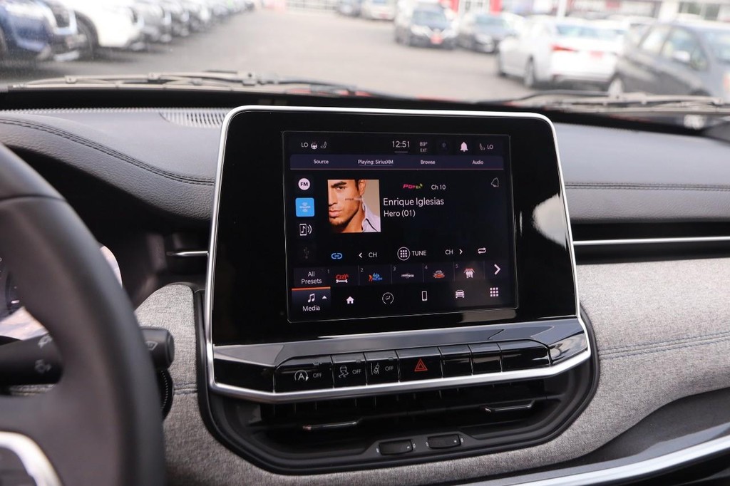 Jeep Compass Vehicle Image 16