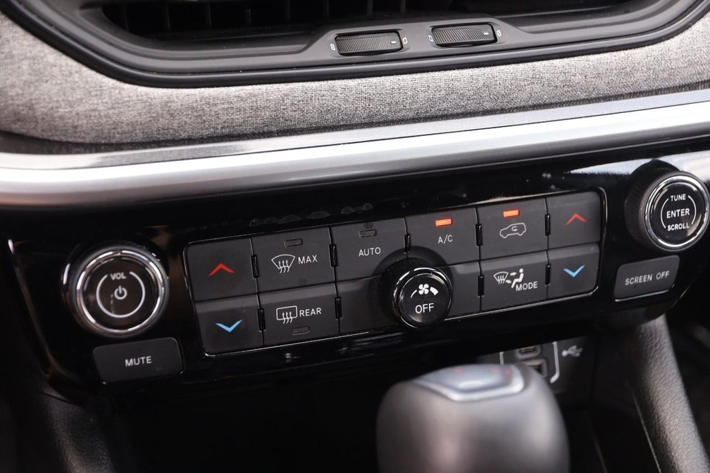 Jeep Compass Vehicle Image 18