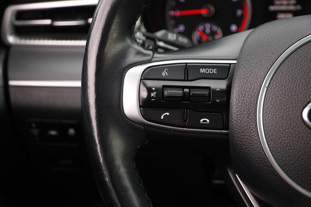 Kia K5 Vehicle Image 12