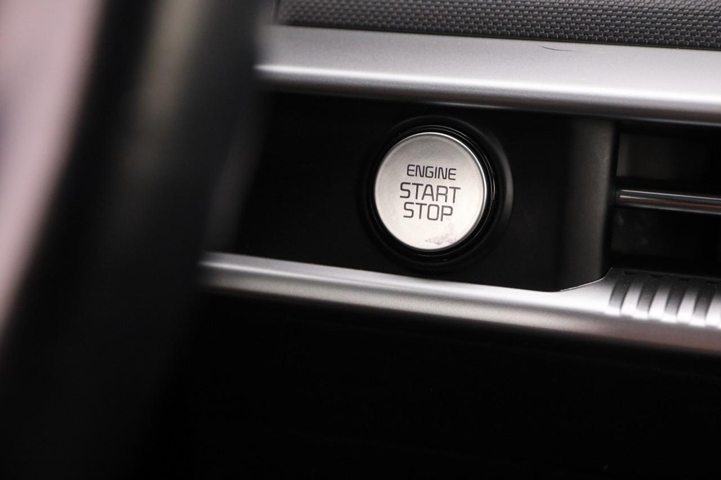 Kia K5 Vehicle Image 15