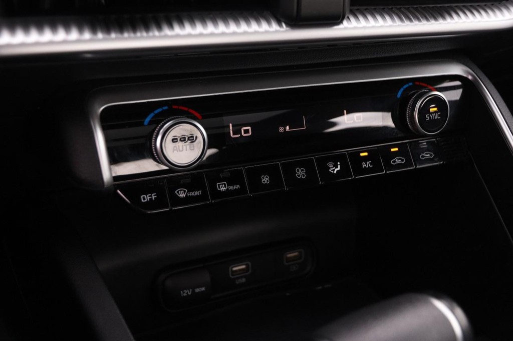 Kia K5 Vehicle Image 19