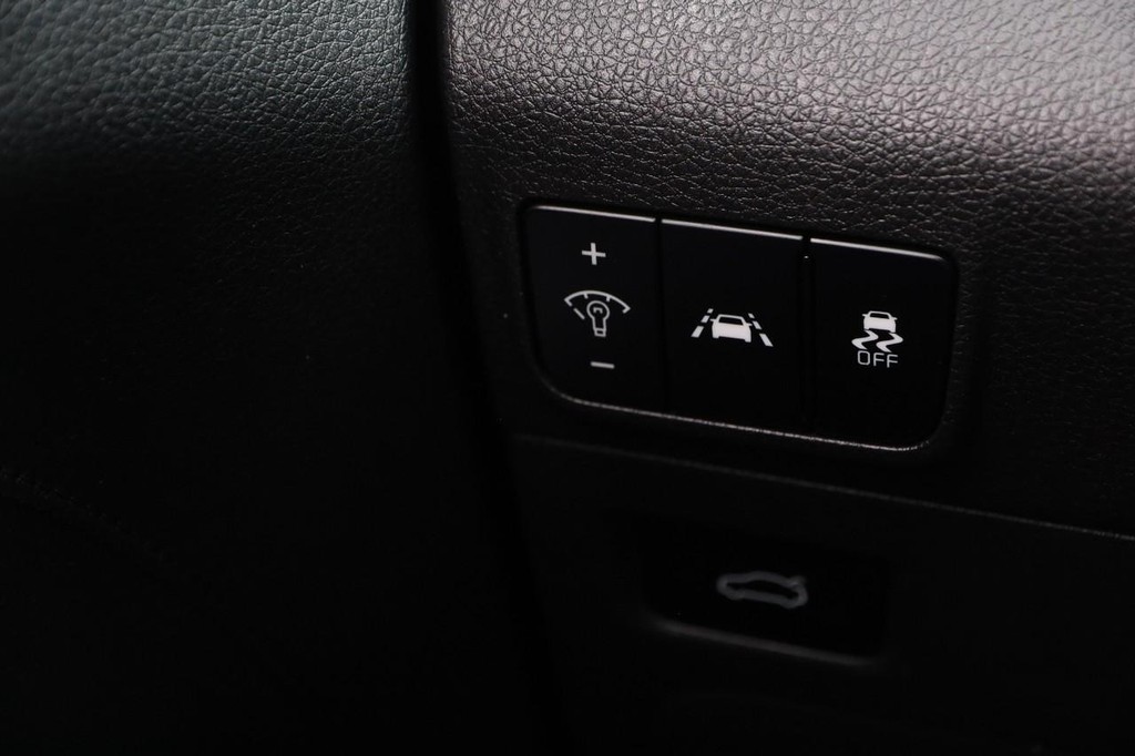 Kia K5 Vehicle Image 21