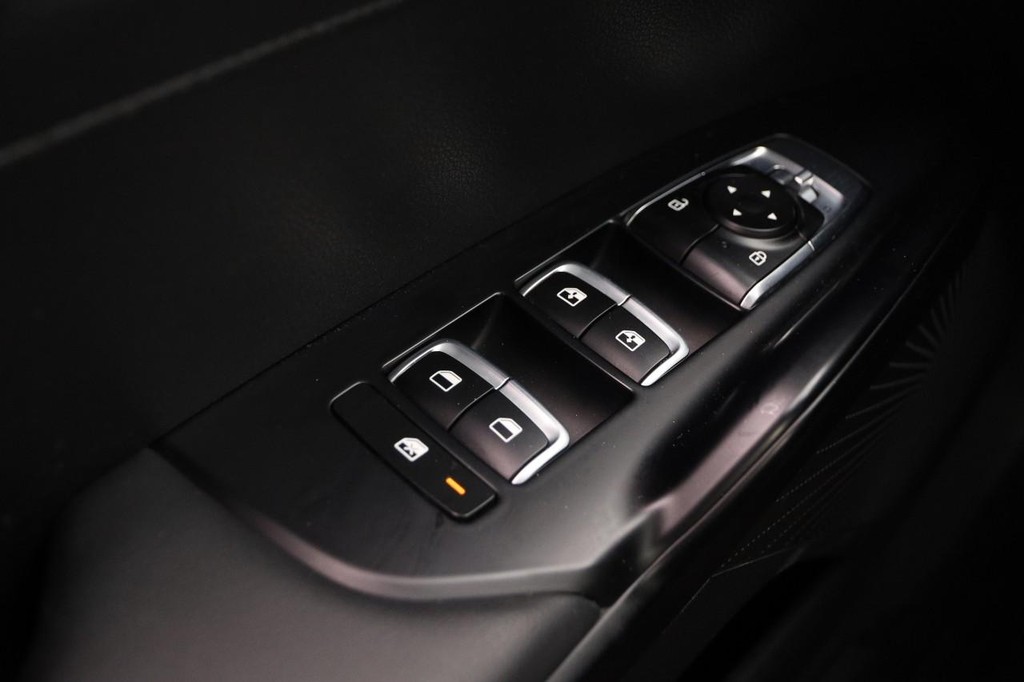 Kia K5 Vehicle Image 22