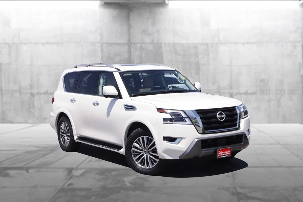 Nissan Armada Vehicle Full-screen Gallery Image 2