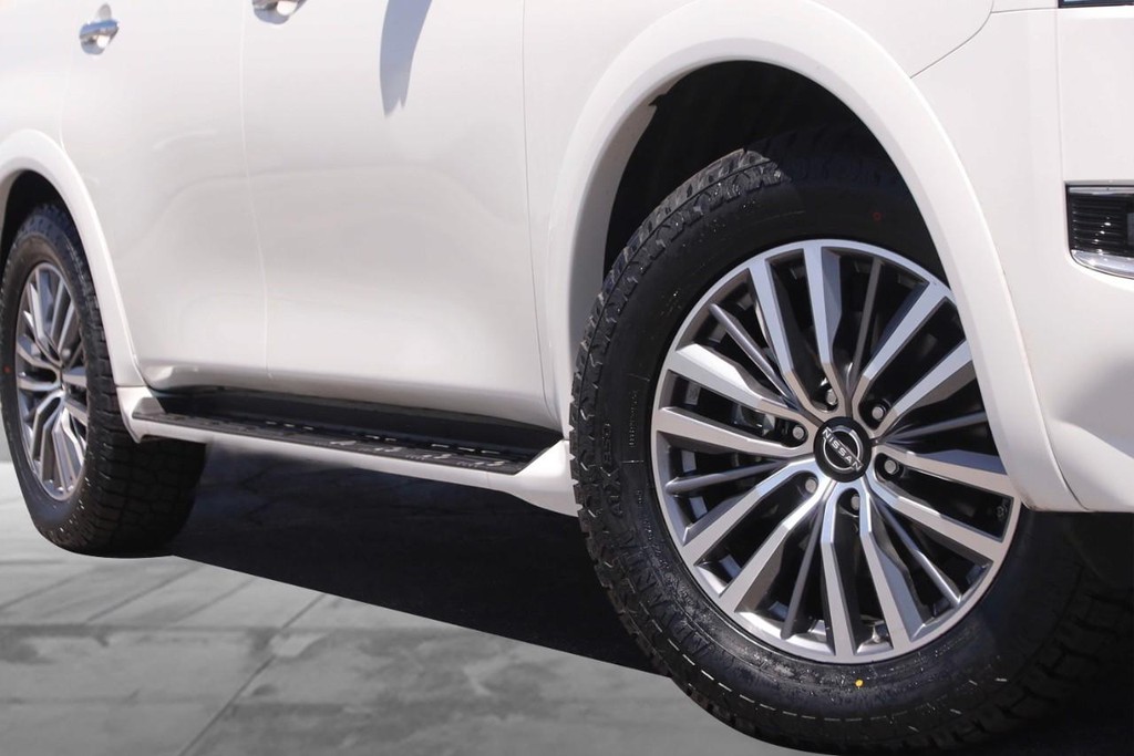 Nissan Armada Vehicle Full-screen Gallery Image 3