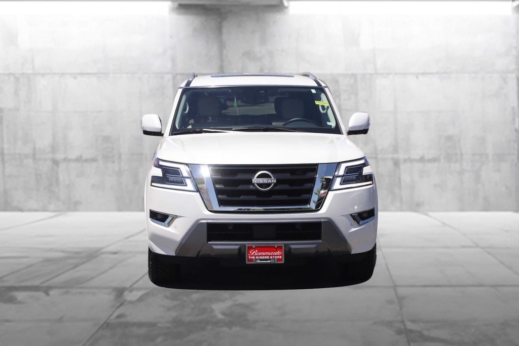 Nissan Armada Vehicle Full-screen Gallery Image 4