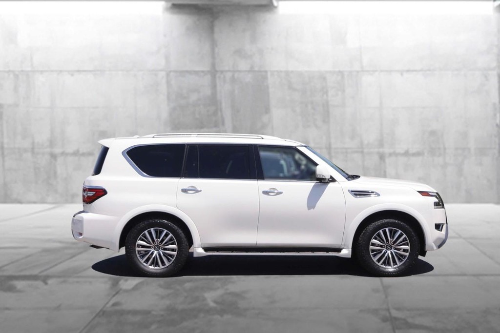 Nissan Armada Vehicle Full-screen Gallery Image 5