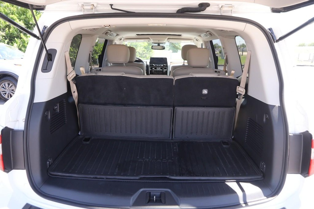 Nissan Armada Vehicle Full-screen Gallery Image 7