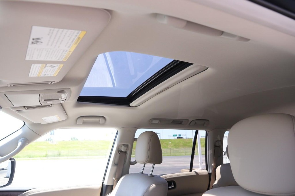 Nissan Armada Vehicle Full-screen Gallery Image 9