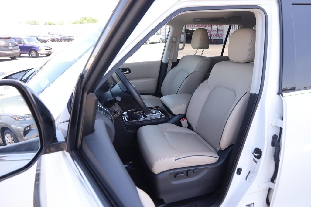Nissan Armada Vehicle Full-screen Gallery Image 10