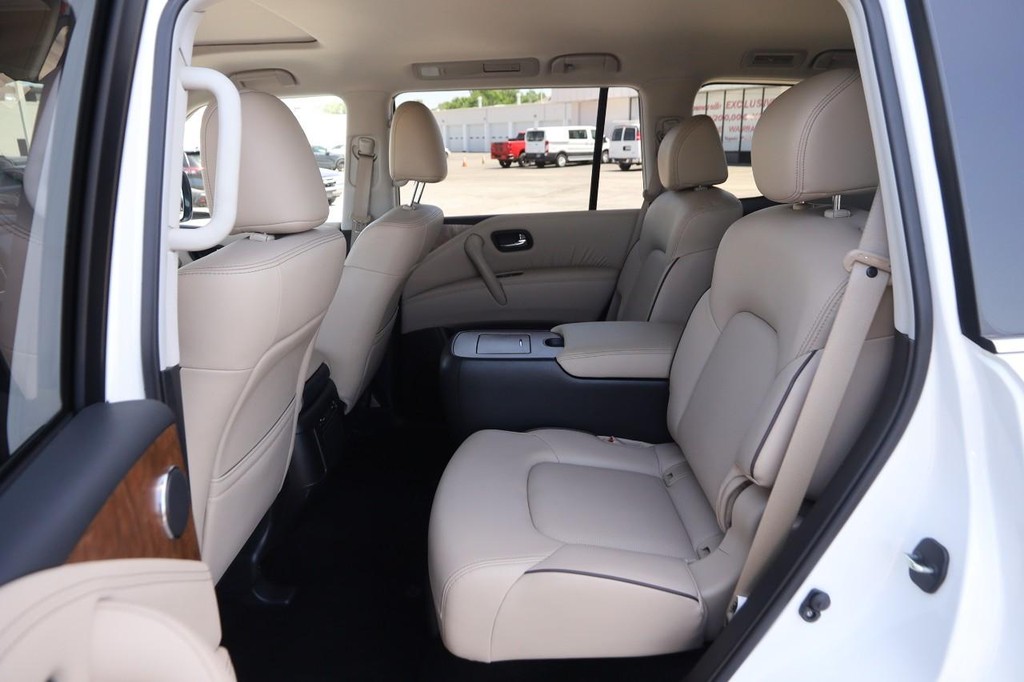 Nissan Armada Vehicle Full-screen Gallery Image 11
