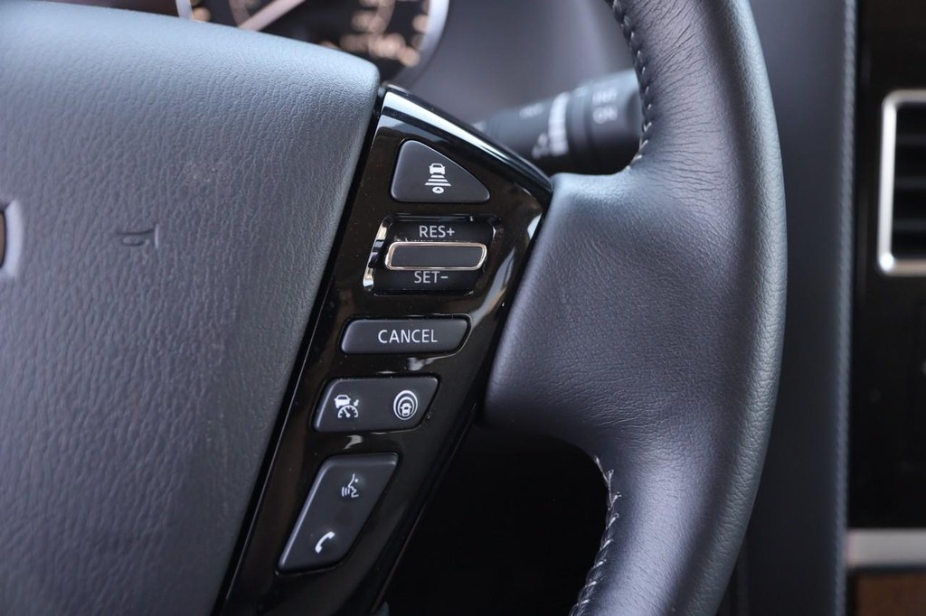 Nissan Armada Vehicle Full-screen Gallery Image 15