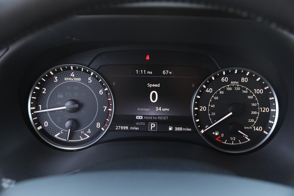Nissan Armada Vehicle Full-screen Gallery Image 16