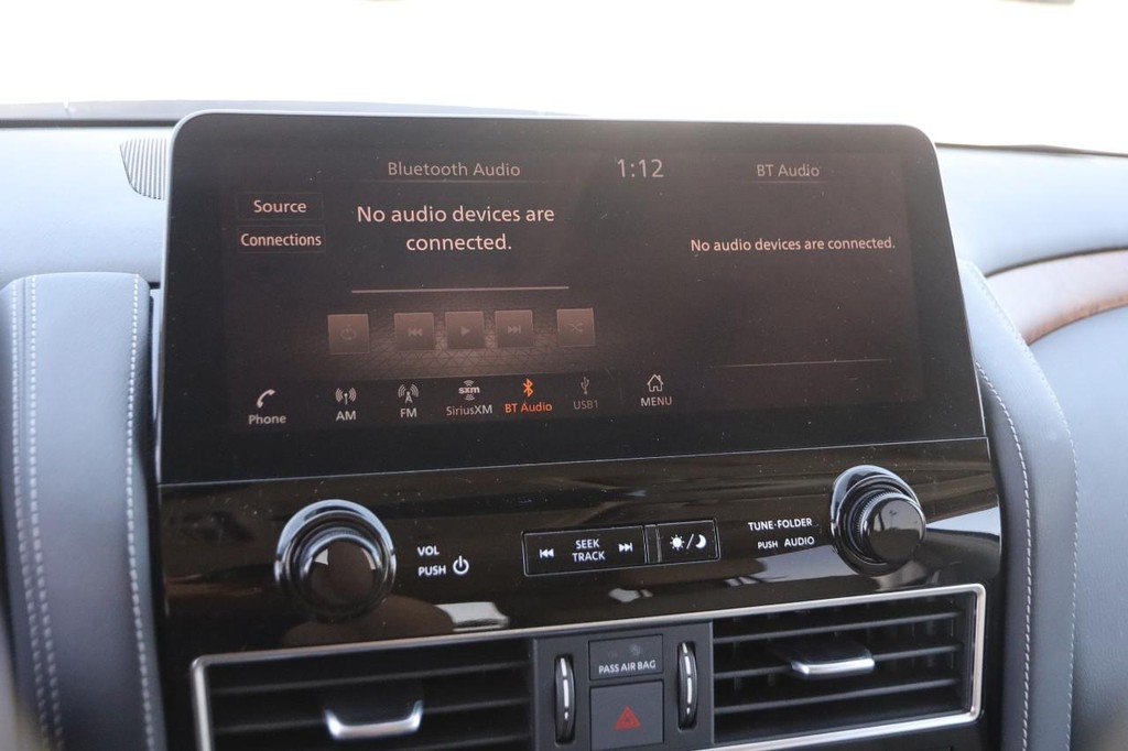 Nissan Armada Vehicle Full-screen Gallery Image 19