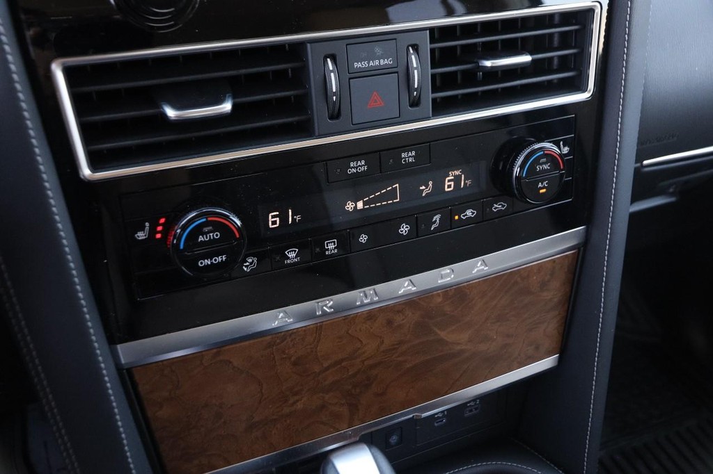 Nissan Armada Vehicle Full-screen Gallery Image 21