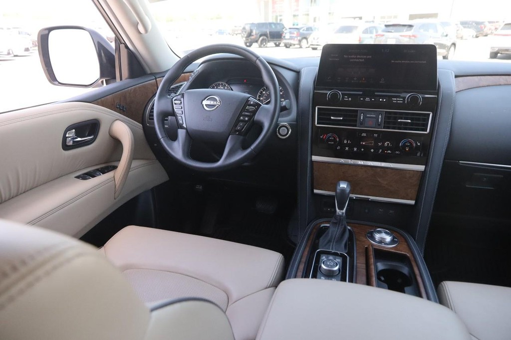 Nissan Armada Vehicle Full-screen Gallery Image 26