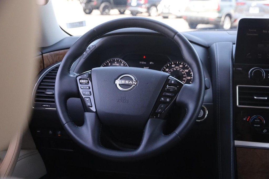 Nissan Armada Vehicle Full-screen Gallery Image 27