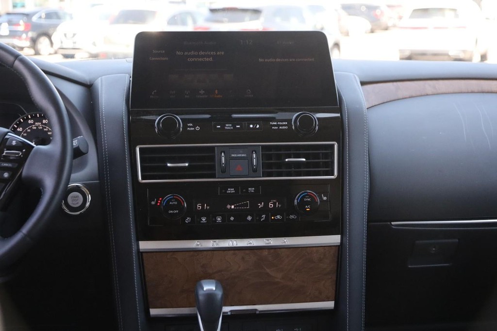 Nissan Armada Vehicle Full-screen Gallery Image 28